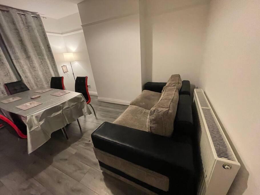 Large Beautiful 3 Bed House In City Of برمنغهام المظهر الخارجي الصورة