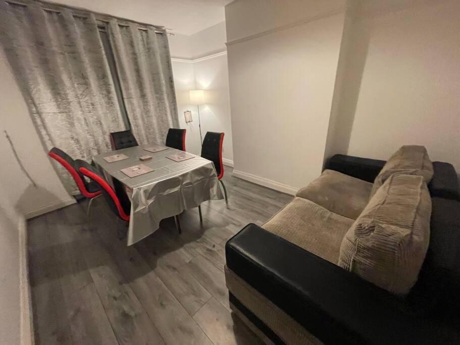 Large Beautiful 3 Bed House In City Of برمنغهام المظهر الخارجي الصورة